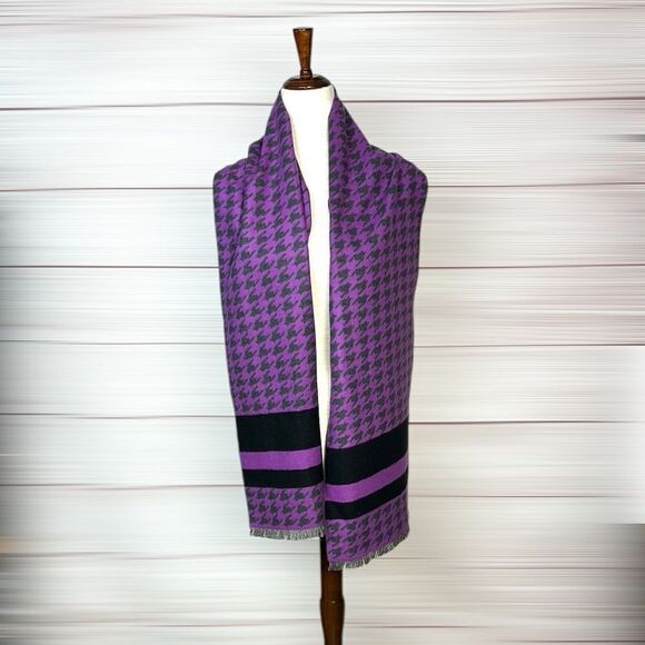 NWOT CHELSEY by Joseph Brushed Silk
Scarf Purple Gray Black Houndstooth Unisex - Picture 5 of 7